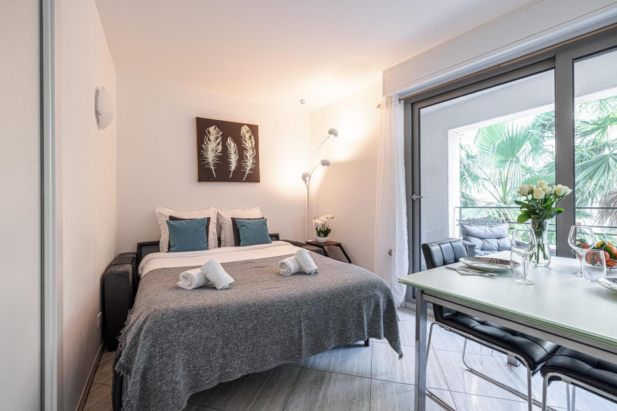 Studio Centre Terrasse Climatisation 50M Plage 멍똥 외부 사진