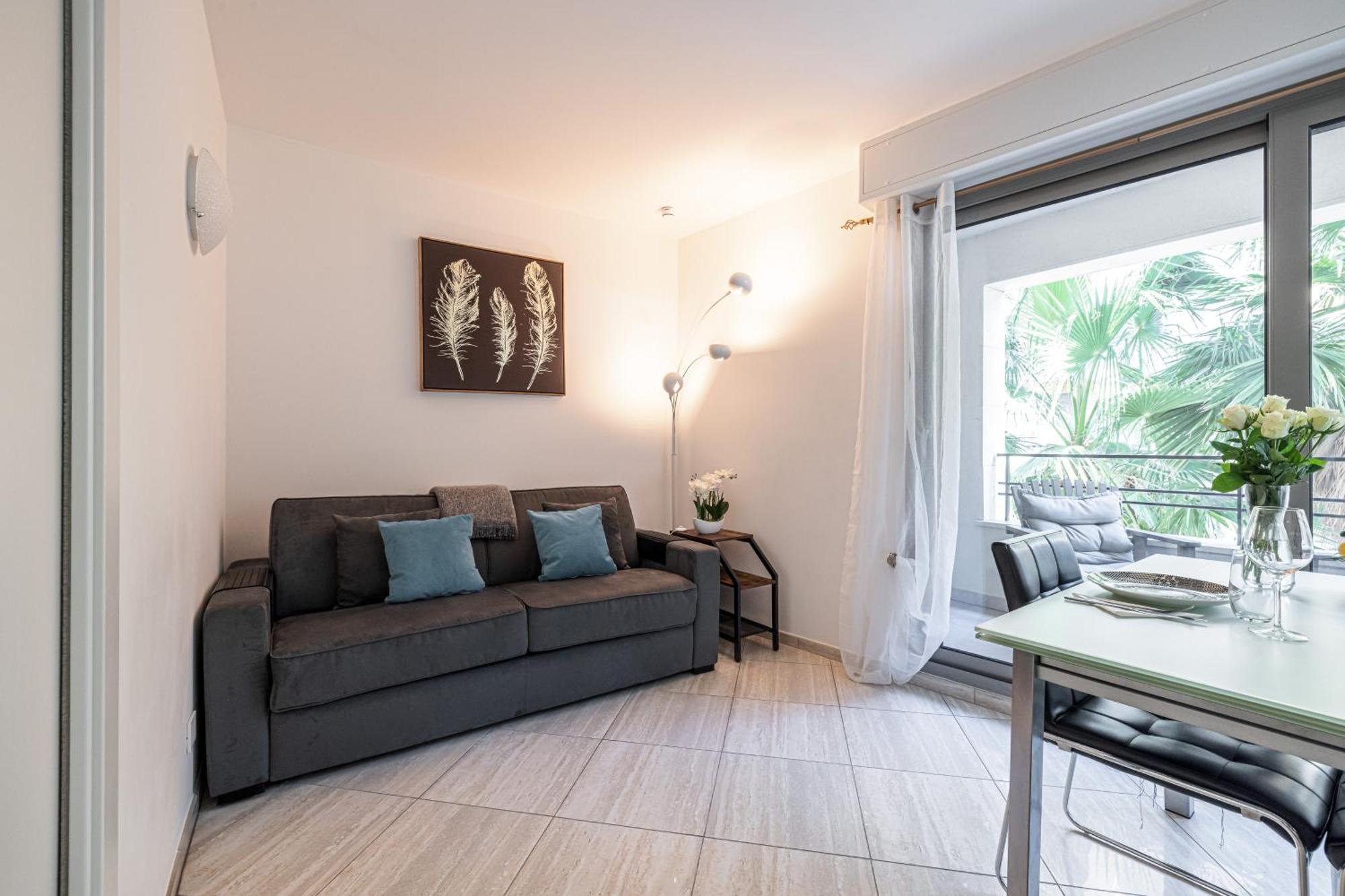 Studio Centre Terrasse Climatisation 50M Plage 멍똥 외부 사진
