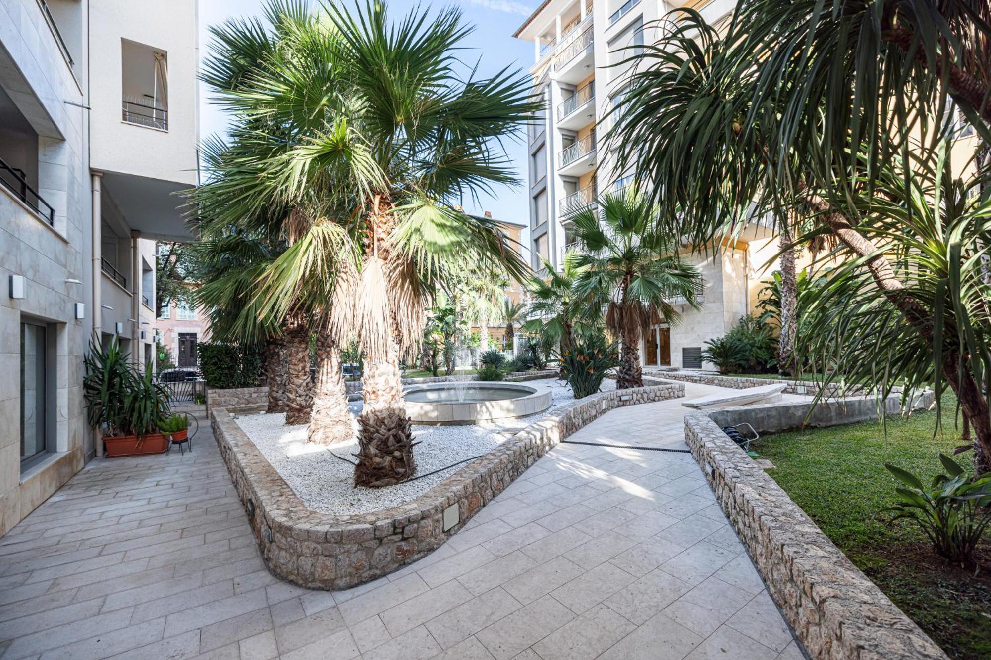 Studio Centre Terrasse Climatisation 50M Plage 멍똥 외부 사진